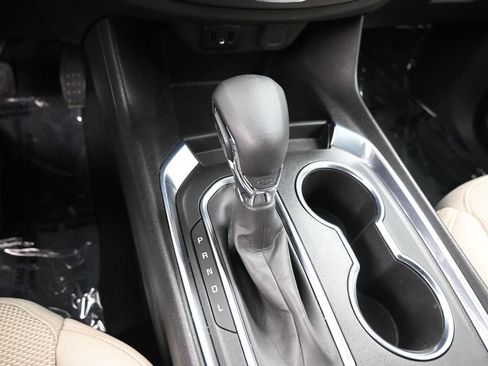 Used 2022 Chevrolet Traverse LS FWD image 14