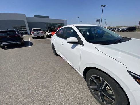 Used 2024 Nissan Sentra SV image 12