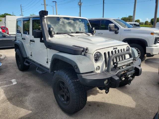 Used 2013 Jeep Wrangler Unlimited Sahara AWD/4WD image 2