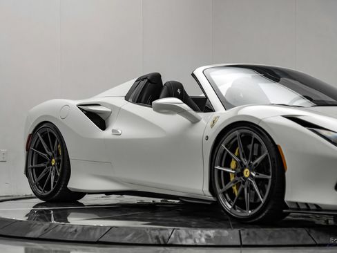 Used 2022 Ferrari F8 Tributo RWD image 35