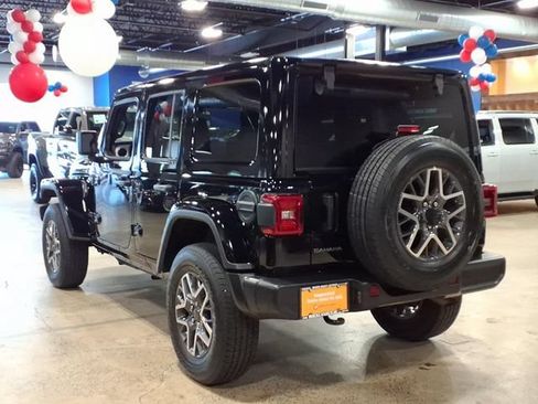 Used 2026 Jeep Wrangler Unlimited Sahara AWD/4WD image 8