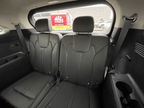 Used 2025 Kia Sorento S image 26