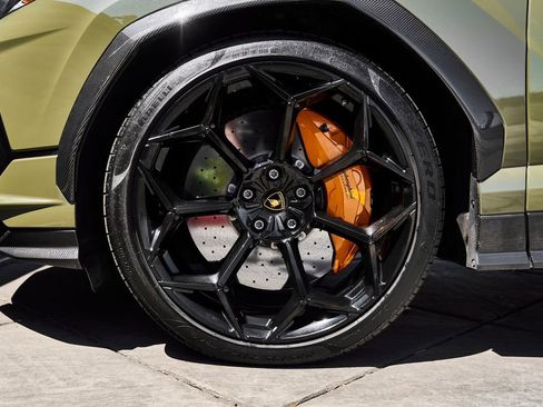 Used 2023 Lamborghini Urus Performante AWD/4WD image 3