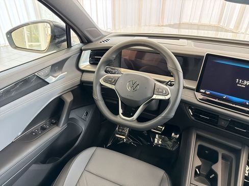 New 2026 Volkswagen Tiguan SE R-Line FWD image 27