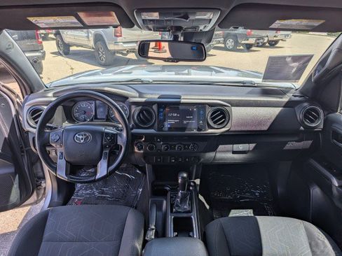 Used 2018 Toyota Tacoma TRD Off-Road AWD/4WD image 17