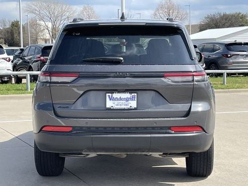 Used 2025 Jeep Grand Cherokee Altitude image 5