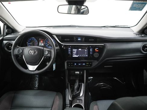 Used 2018 Toyota Corolla LE FWD image 13