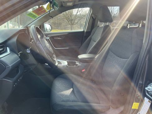 Used 2021 Toyota RAV4 XLE w/ Convenience Package image 16