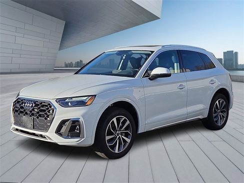 Certified 2025 Audi Q5 2.0T Premium Plus w/ Premium Plus Package image 3