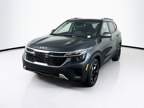 Used 2025 Kia Seltos S image 3