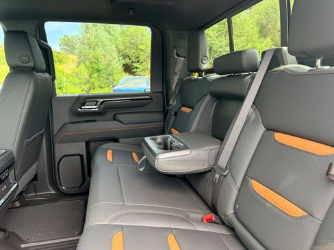New 2026 GMC Sierra 2500 AT4 AWD/4WD image 9
