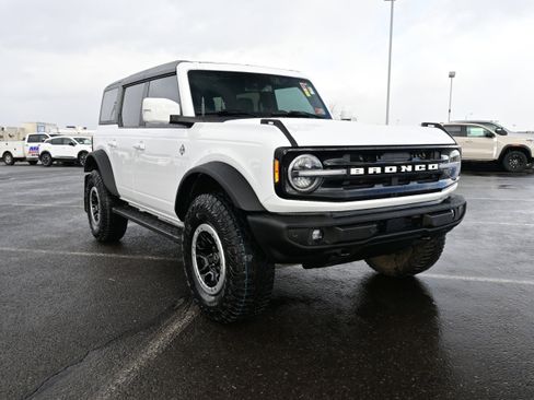 Used 2024 Ford Bronco Outer Banks w/ Sasquatch Package image 2