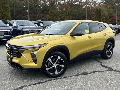 Certified 2024 Chevrolet Trax RS w/ Driver Confidence Package image 1