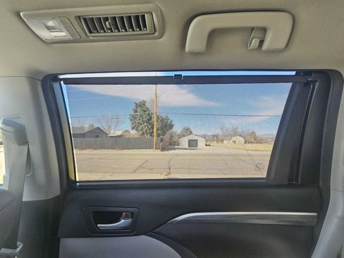 Used 2017 Toyota Highlander Limited Platinum image 47