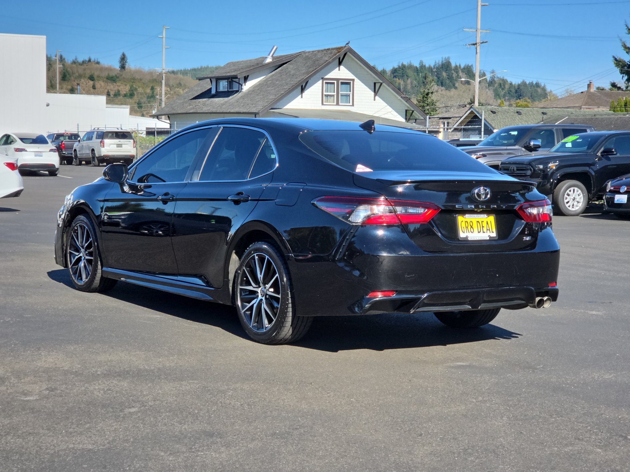 Certified 2021 Toyota Camry SE w/ Cold Weather Package FWD image 4