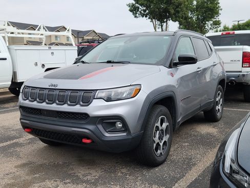 Used 2022 Jeep Compass Trailhawk w/ Trailhawk Convenience Group AWD/4WD image 3
