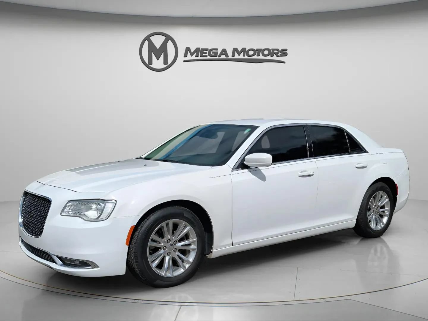 Used 2021 Chrysler 300 Touring RWD image 2
