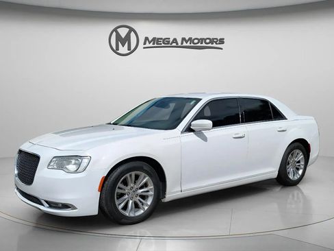 Used 2021 Chrysler 300 Touring w/ Driver Convenience Group image 2