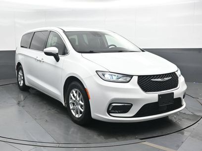 Used 2023 Chrysler Pacifica Touring-L