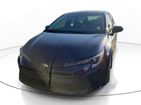 Used 2025 Toyota Corolla LE FWD image 2