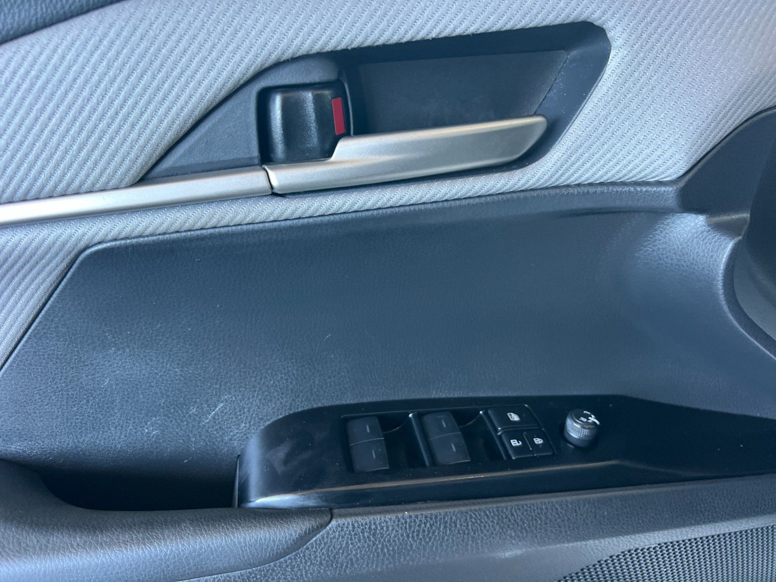 Used 2025 Toyota Camry SE FWD image 10