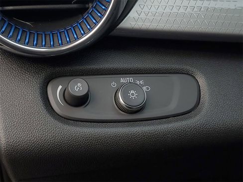 Used 2025 Chevrolet Trax LT image 13