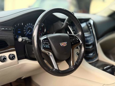 Used 2020 Cadillac Escalade ESV Luxury AWD/4WD image 26
