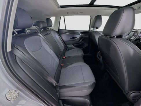Used 2025 Volkswagen Tiguan SE AWD/4WD image 29