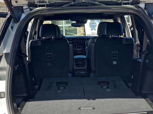 Used 2023 Jeep Grand Cherokee L Laredo image 13