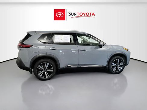 Used 2021 Nissan Rogue SL FWD image 2