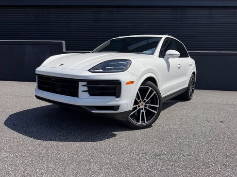 Certified 2026 Porsche Cayenne AWD/4WD image 1