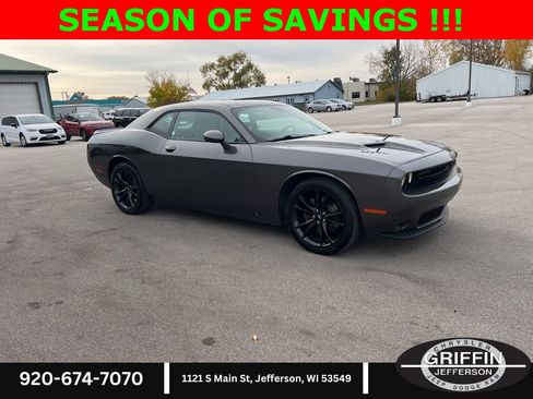 Used 2018 Dodge Challenger SXT Plus image 7