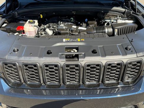 Certified 2024 Jeep Grand Cherokee Limited w/ Black Appearance Package image 26