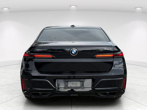 Certified 2024 BMW 760i xDrive AWD/4WD image 4