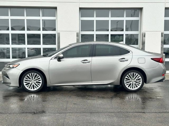 Used 2016 Lexus ES 350 w/ Luxury Package w/Wood Trim FWD image 3