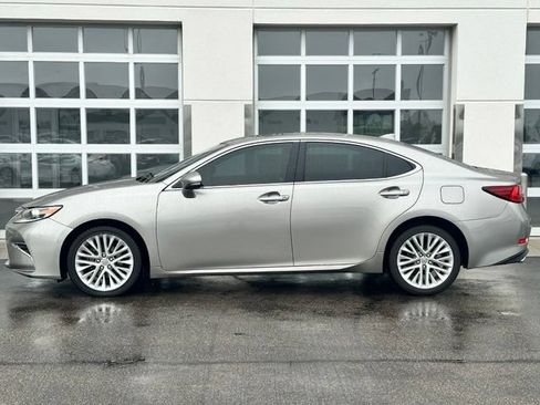 Used 2016 Lexus ES 350 w/ Luxury Package w/Wood Trim FWD image 3