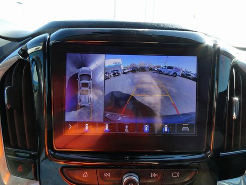 Used 2021 Chevrolet Traverse RS image 32