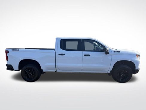 Used 2023 Chevrolet Silverado 1500 LT Trail Boss w/ LPO, Dark Essentials Package AWD/4WD image 2