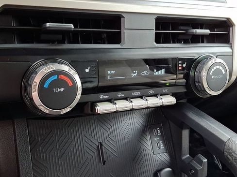 Used 2025 Toyota Tacoma SR5 AWD/4WD image 15
