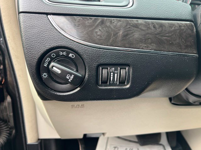 Used 2016 Chrysler Town & Country Touring-L w/ Driver Convenience Group FWD image 24