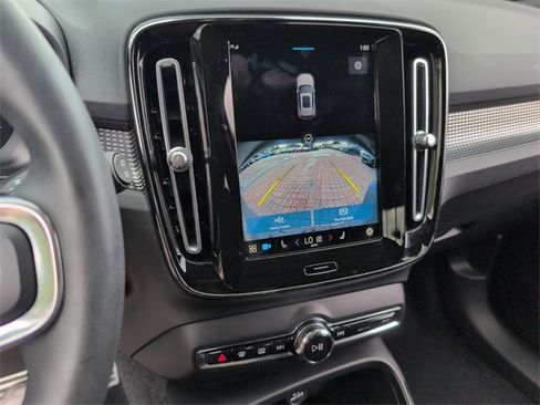 Used 2022 Volvo XC40 P8 Recharge Plus image 23