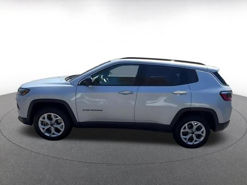 Used 2025 Jeep Compass Latitude AWD/4WD image 11