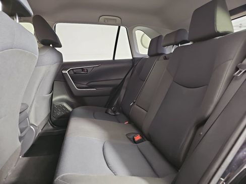 Used 2020 Toyota RAV4 LE FWD image 13