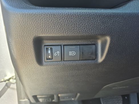 Used 2025 Toyota RAV4 XLE AWD/4WD image 34