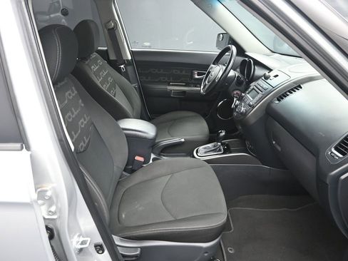 Used 2013 Kia Soul + image 33