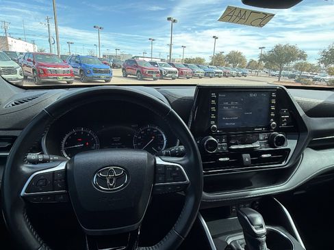 Used 2022 Toyota Highlander XSE image 10