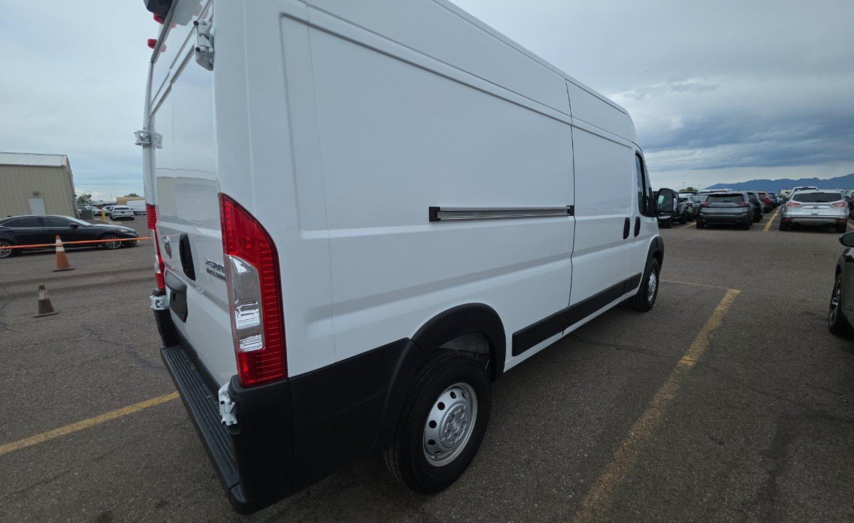 Used 2023 RAM ProMaster 2500 w/ Convenience Group FWD image 4