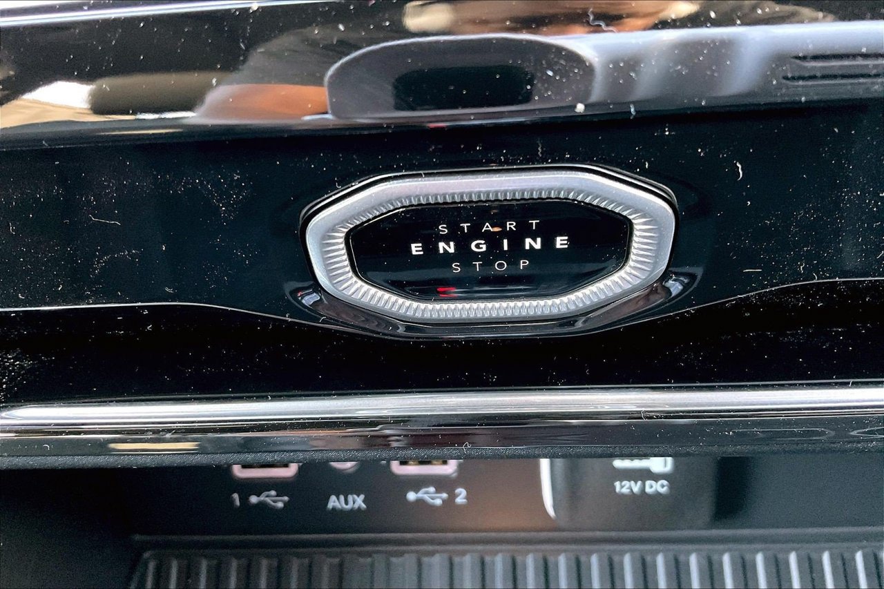 New 2027 Jeep Grand Cherokee Altitude RWD image 17