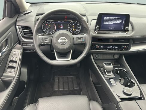 Used 2024 Nissan Rogue SV w/ SV Premium Package AWD/4WD image 11