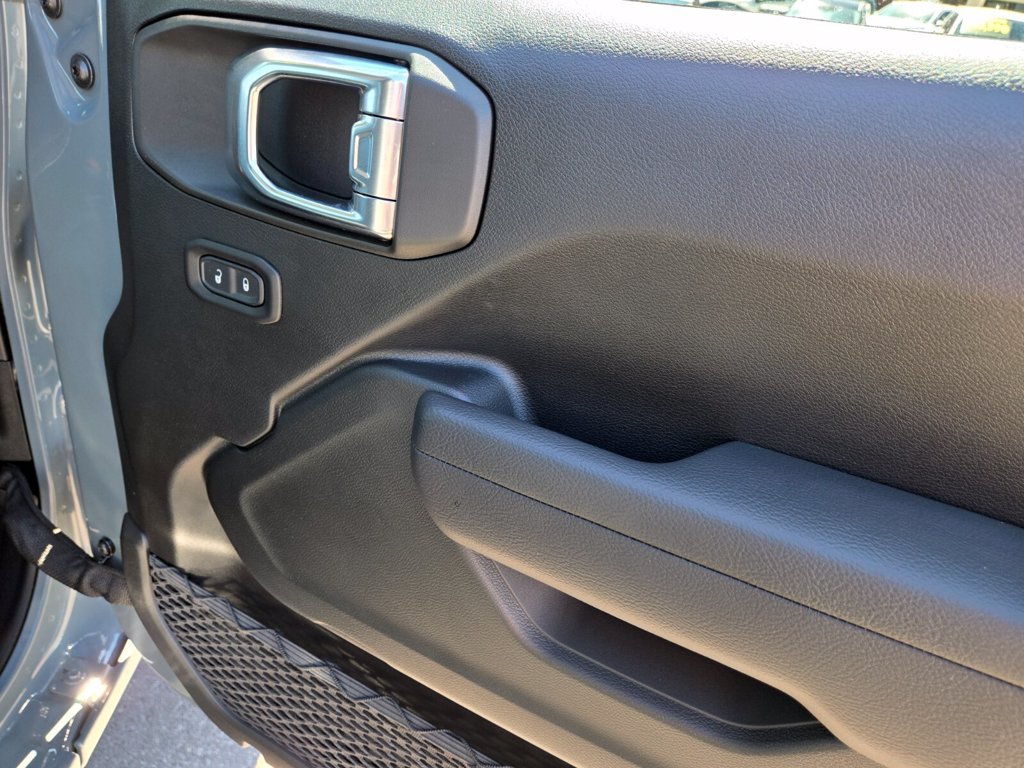 Used 2025 Jeep Gladiator Sport AWD/4WD image 24